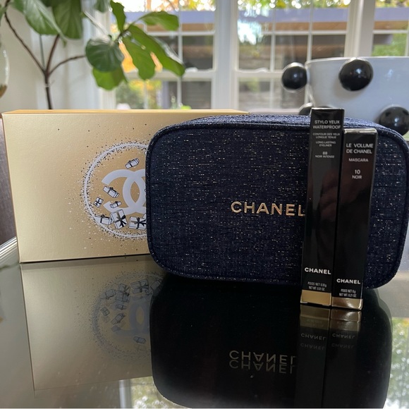 NWT Chanel Holiday Eye Makeup Set - Picture 3 of 4